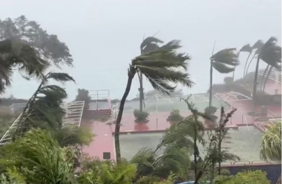 Guam hitting Typhoon2