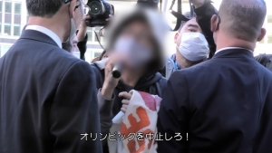 『東京2020』反対運動の女性