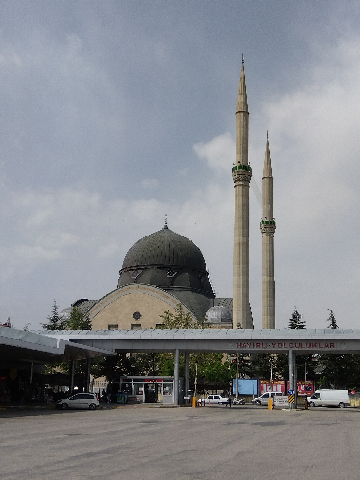 イスパルタバス停近くのモスク