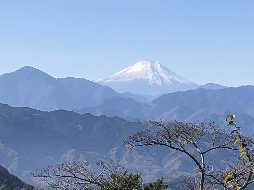 2023/11/28高尾山頂から富士山byスマホ