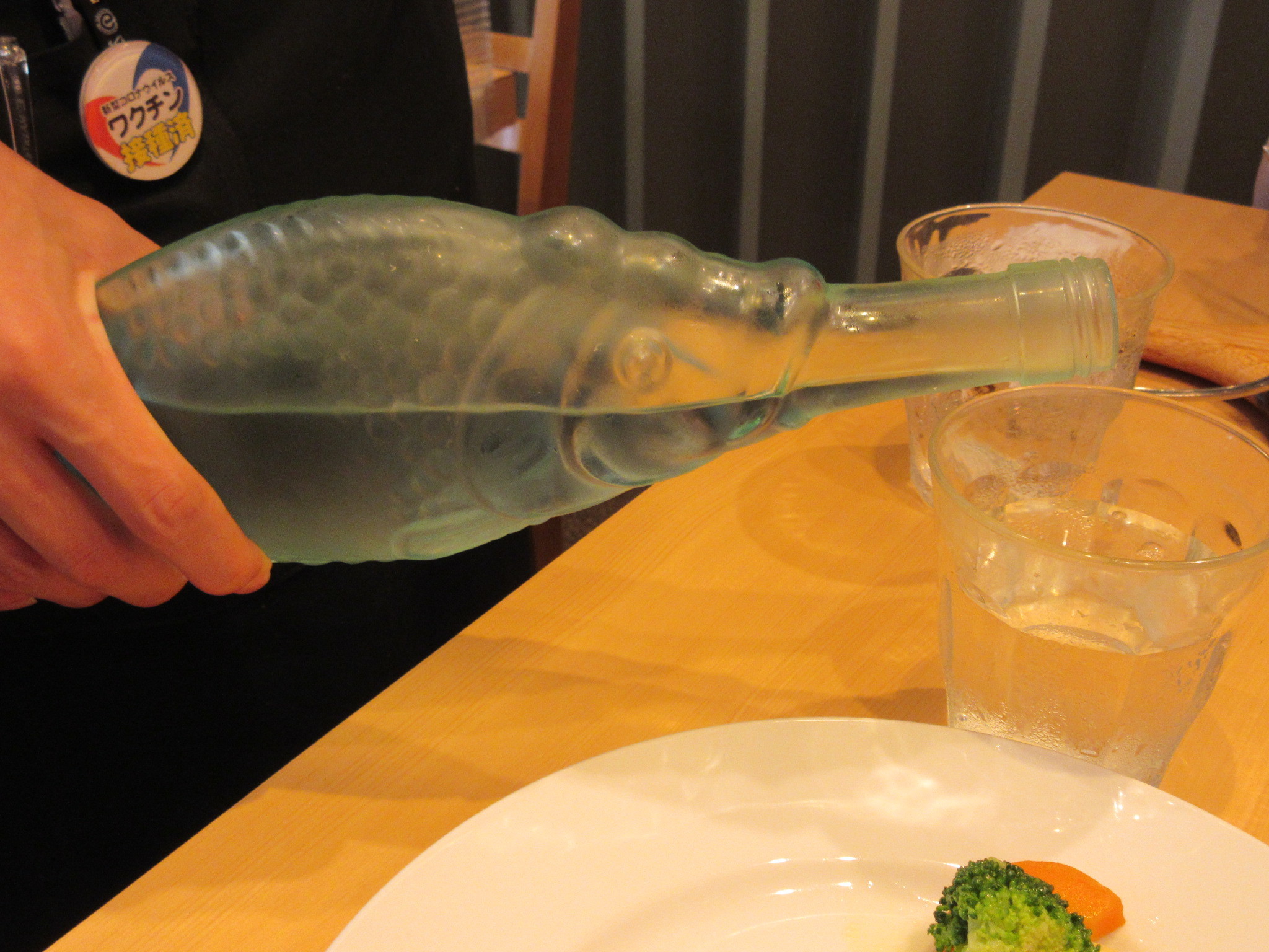 魚の形をした瓶　サザンダイニング