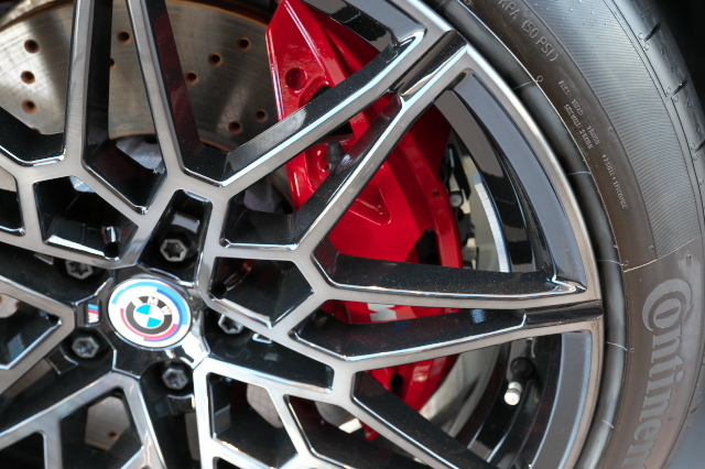 BMW-X4-Competitiom-brake-caliper-front-00.jpg