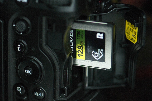 Nikon　Z8にCFexpress。。。