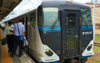 JR東日本E257系電車2000番台東海道線の特急「踊り子」「スーパービュー踊り子」GKデザイングループGK Design Group