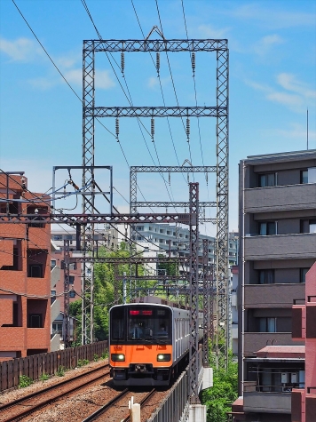 東武鉄道 50050型電車（あざみ野駅）
