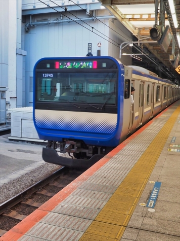 JR横須賀線・総武快速線 E235系1000番台電車【横浜駅】