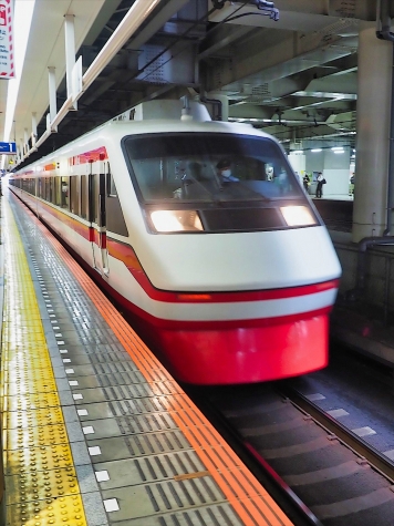 東武鉄道 200系 特急りょうもう5号【北千住駅】