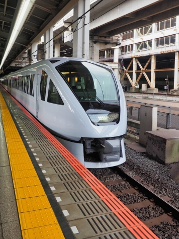 東武鉄道 特急スペーシアＸ3号 N100系電車【北千住駅】