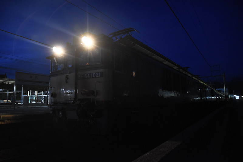 2023年6月24日撮影　塩尻駅にて西線貨物6089ﾚ　EF64-1021号機