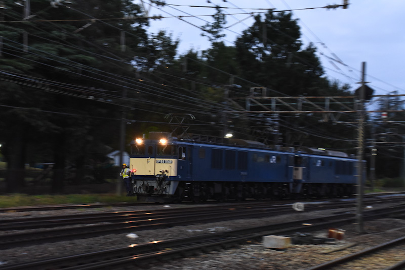 2023年8月26日撮影　南松本にて西線貨物6089ﾚ　機回し　側線から発車