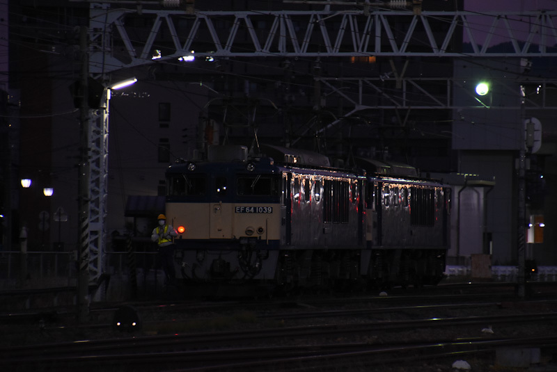 2023年9月2日撮影　南松本にて　西線貨物6089ﾚ　EF64原色重連　機回し