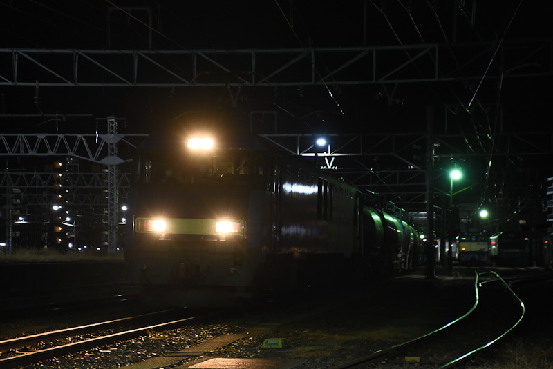 2023年11月25日撮影　南松本にて　篠ノ井線貨物5463ﾚ　EH200-2号機　停車中