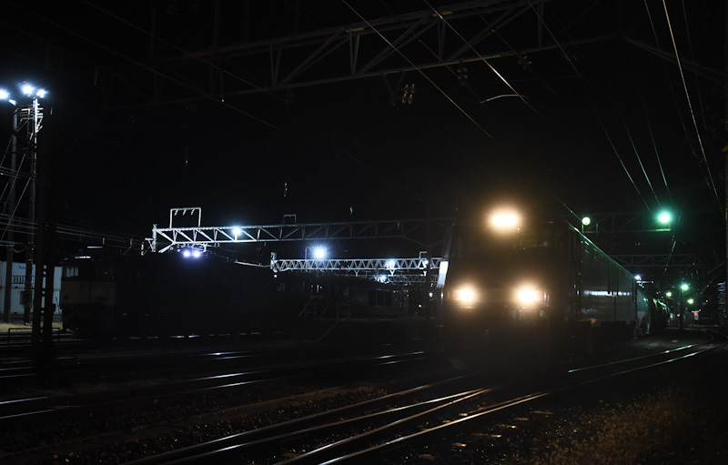 2023年11月25日撮影　南松本にて　篠ノ井線貨物5463ﾚ　EH200-2号機　発車