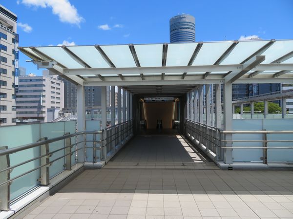 新横浜駅北口デッキの階段跡地に新設された出口5A