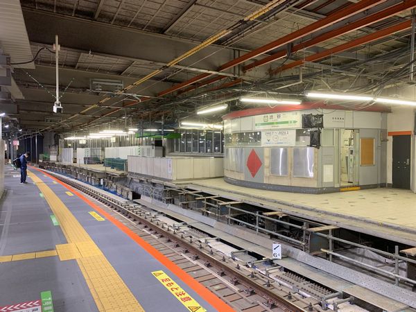 内回り・外回り一体のホーム運用を開始した渋谷駅。