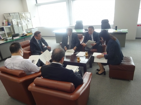【監査】茨城県「大井川和彦知事」へ、令和4年度決算監査報告書の提出をしました。④_R
