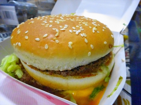「マクドナルドの「BigMac(びっくまっく」が食べきれない！」②_R