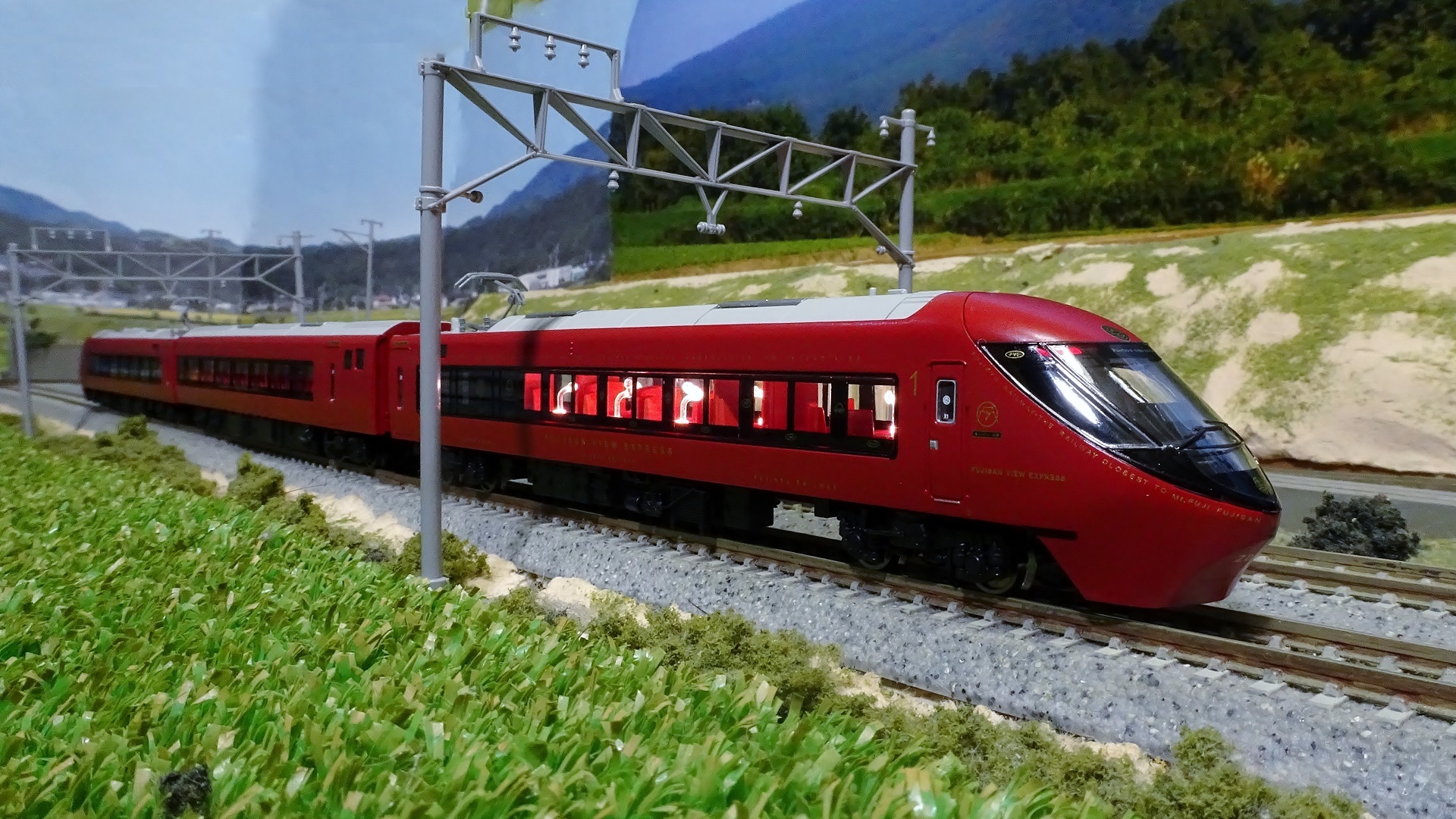 富士山麓電気鉄道8500系「富士山ビュー特急」