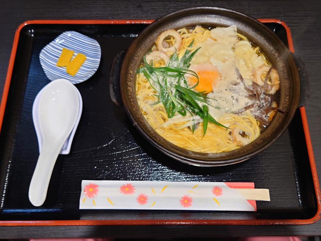 「鍋焼きラーメンのがろー(高知県須崎市)」土鍋でスープが沸騰！須崎のご当地ラーメン