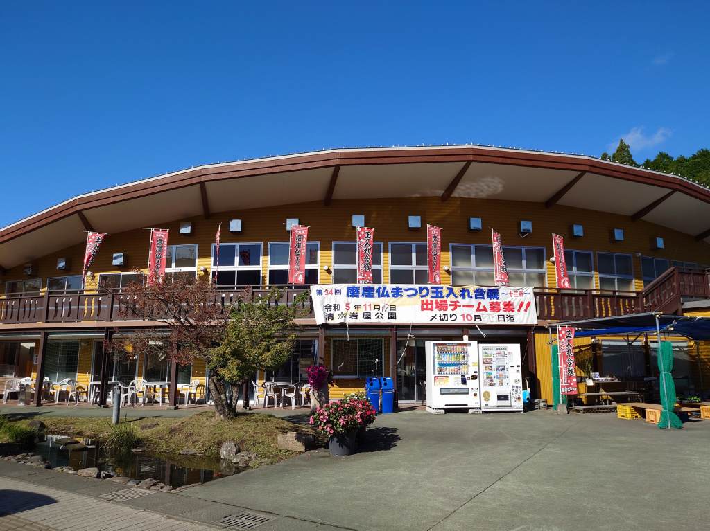 「道の駅 川辺やすらぎの郷(鹿児島県南九州市)」地域の特産品が並ぶ物産館が楽しい